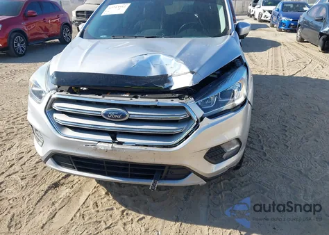 2019 Ford Escape Titanium z USA, uszkodzony, nr VIN 1FMCU0J90KUA50497